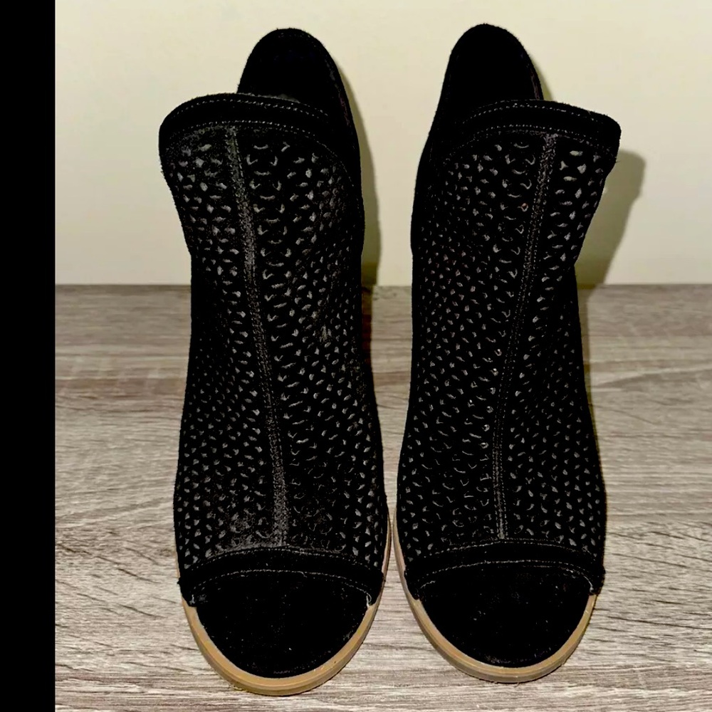Lucky Brand Larise Black Peep‎ Toe Ankle Bootie 11